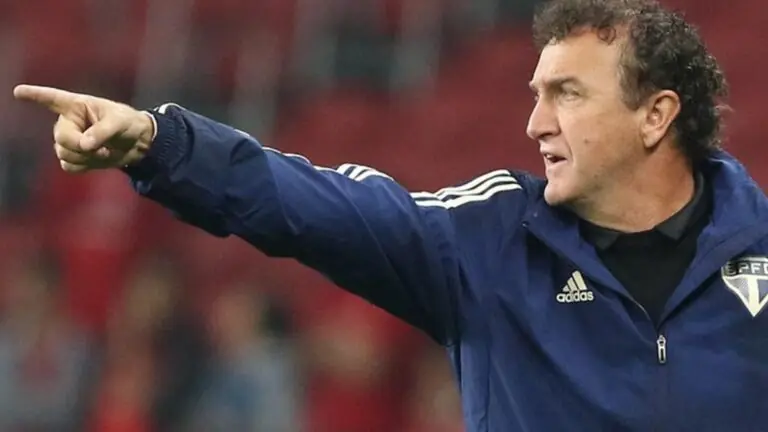 Horário e onde assistir a coletiva do Cuca no Corinthians hoje