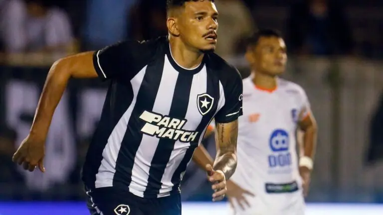 Quem vai transmitir o jogo do Botafogo hoje na Sul-Americana (06/04)