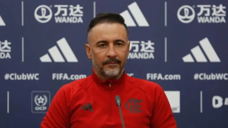 Multa de R$ 15 milhões de Vítor Pereira pode ‘amarrar’ Flamengo