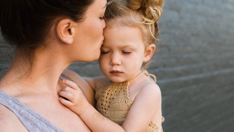 Oração Dia das Mães 2023 para proteção de mães e avós