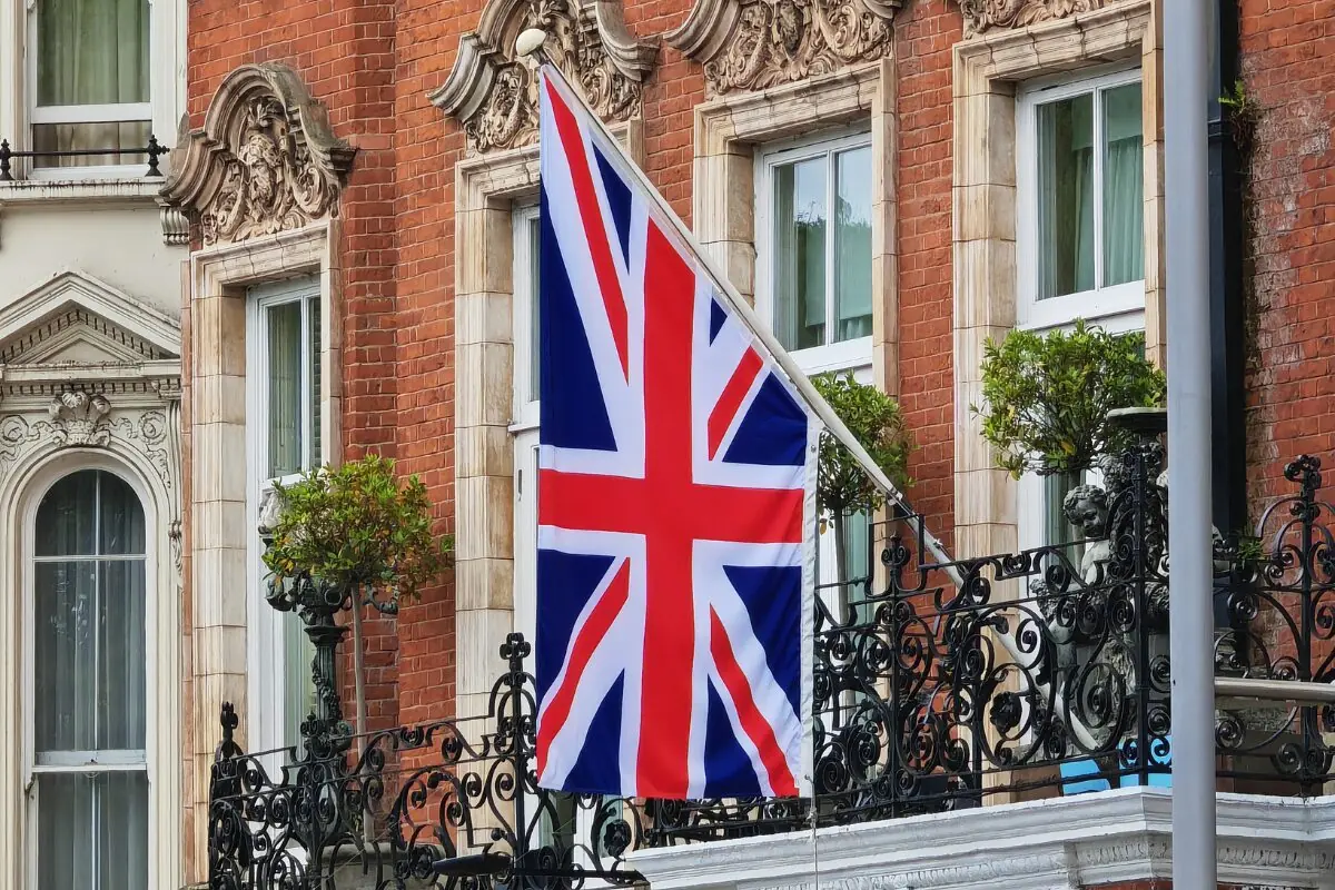 qual coroa o Rei Charles usará