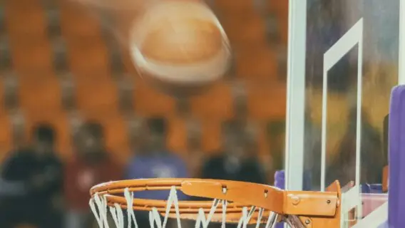 Lakers é eliminado e Denver Nuggets vai às finais da NBA