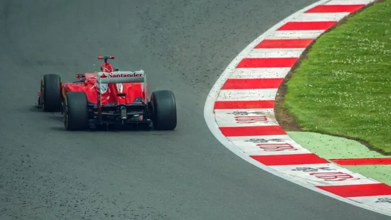 O treino classificatório da F1 vai passar na Band no sábado?