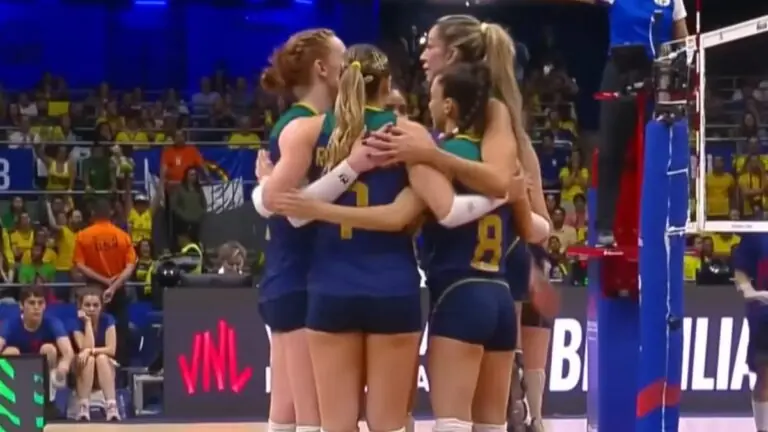 Qual é a situação do Brasil na Liga das Nações de vôlei feminino 2023