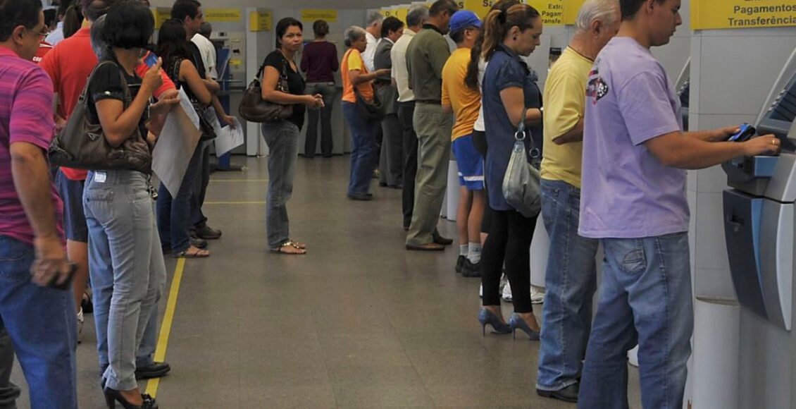 Banco abre hoje em SP