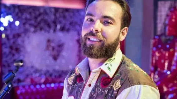 Quem é o cantor da novela Terra e Paixão?