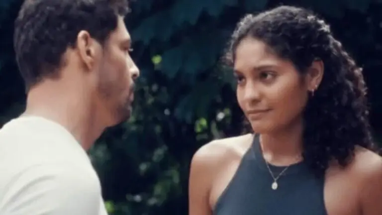 Aline da novela Terra e Paixão de biquíni: veja cena quente com Caio