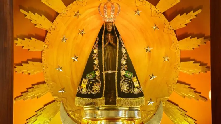 Oração de Nossa Senhora Aparecida atrai graça com urgência