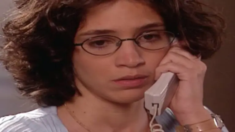 O que acontece com Paulinha em Mulheres Apaixonadas?