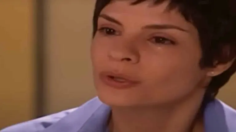 Raquel denuncia Marcos para a polícia em Mulheres Apaixonadas