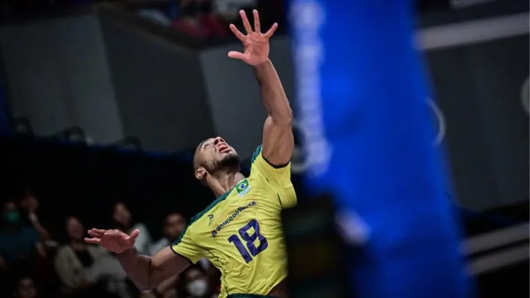 Se o Brasil de vôlei masculino perder para a Polônia é eliminado?