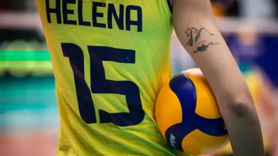 Brasil de vôlei feminino perde e disputa 3º lugar do mundial sub 21 no sábado