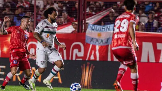 VÍDEO: veja o lance do Marcelo do Fluminense que quebrou perna de argentino