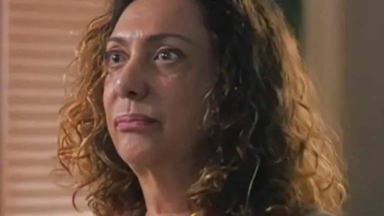 Além de Caio, quem são os filhos de Agatha em Terra e Paixão?