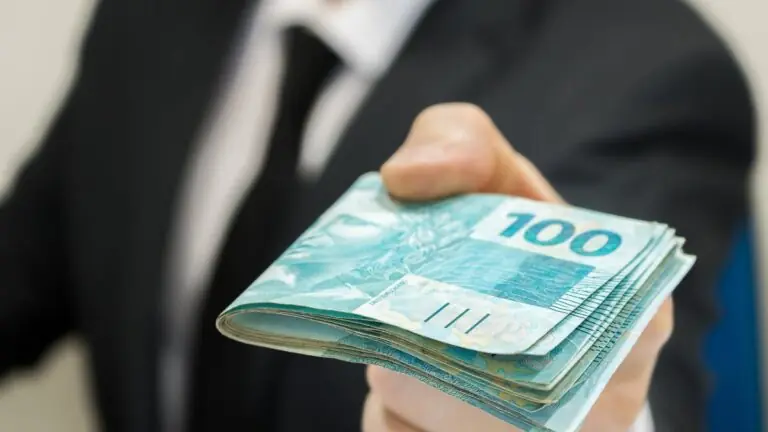 Salário mínimo de 2024 já tem previsão; quando começa a valer?