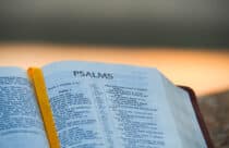 Salmo 70 é infalível para ajudar nas causas urgentes Salmo 70