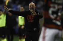 Flamengo mantém Sampaoli mesmo com eliminação da Libertadores O Sampaoli foi demitido do Flamengo após a eliminação na Libertadores