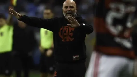 Flamengo mantém Sampaoli mesmo com eliminação da Libertadores