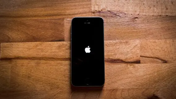 Iphone 15 tem na cor rosa e preço começa em R$ 7,2 mil