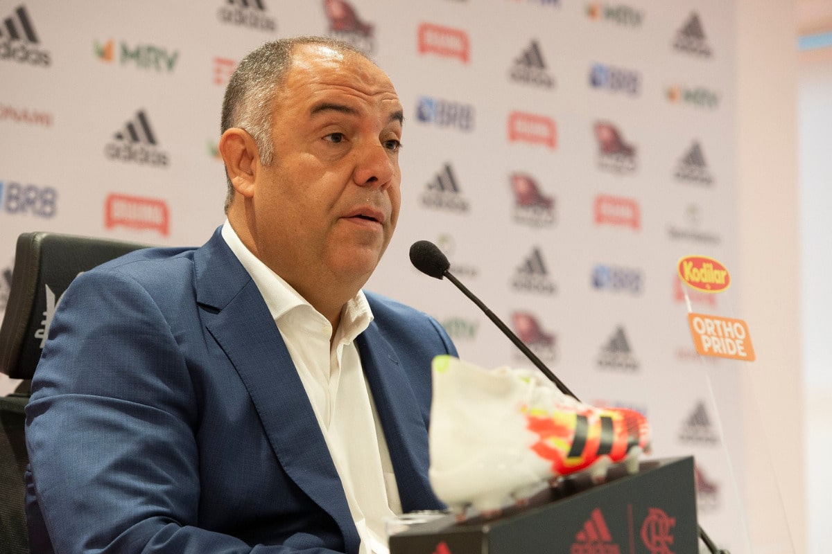 VÍDEO: Marcos Braz do Flamengo briga com torcedor no Rio