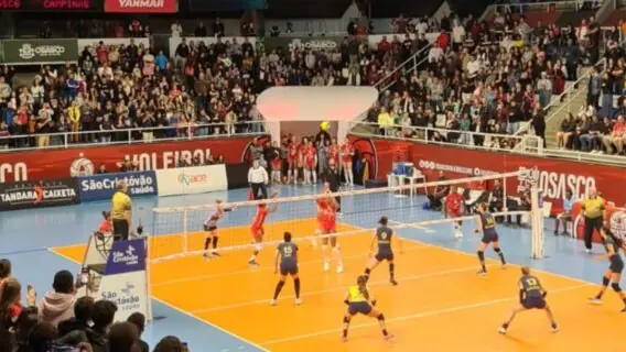 Osasco enfrenta o Barueri hoje pela semifinal do vôlei feminino