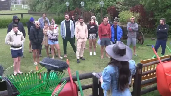 A Fazenda 15: divisão de tarefas da fazendeira Jaquelline deixa Black insatisfeito