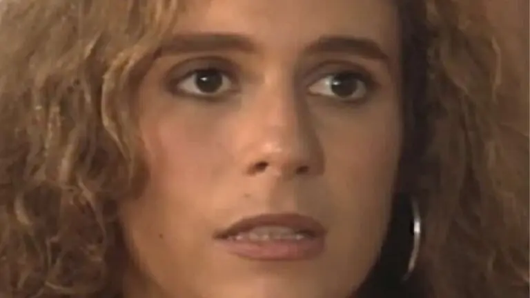 Qual o final de Tônia em Mulheres de Areia?