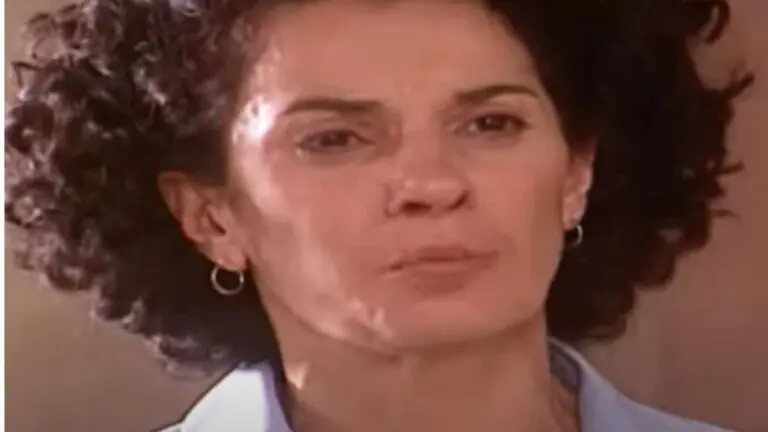 Mãe da Paulinha é rica ou pobre em Mulheres Apaixonadas?