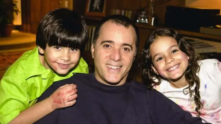 Téo é pai de Salete e só descobre com ajuda de Vilma