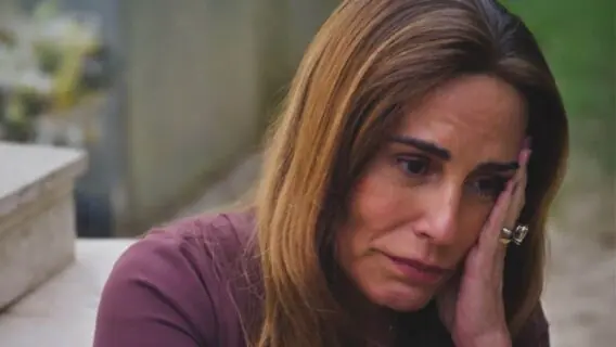 Flagrada em motel, Irene morre na novela Terra e Paixão?