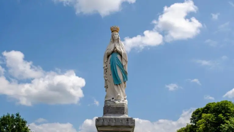 30 Frases de Nossa Senhora da Imaculada Conceição por proteção