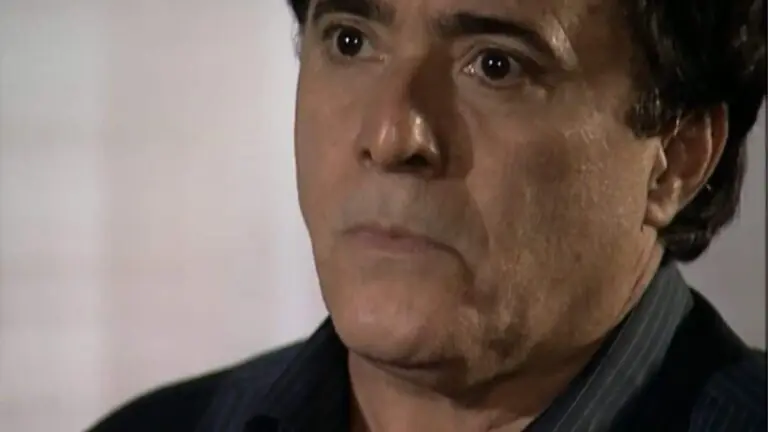 O que acontece com Antenor em Paraíso Tropical?