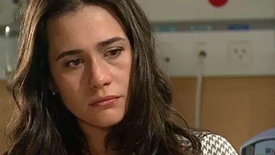 Quem é o pai de Paula em Paraíso Tropical?