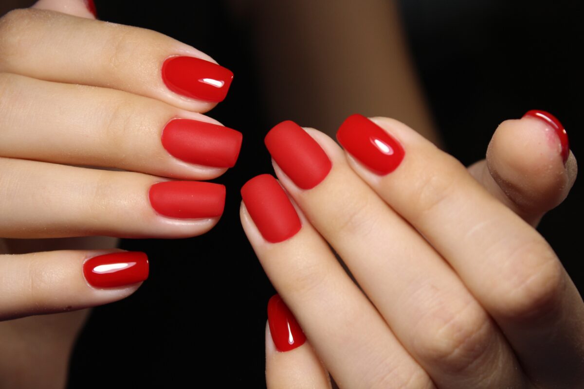 red nails 3