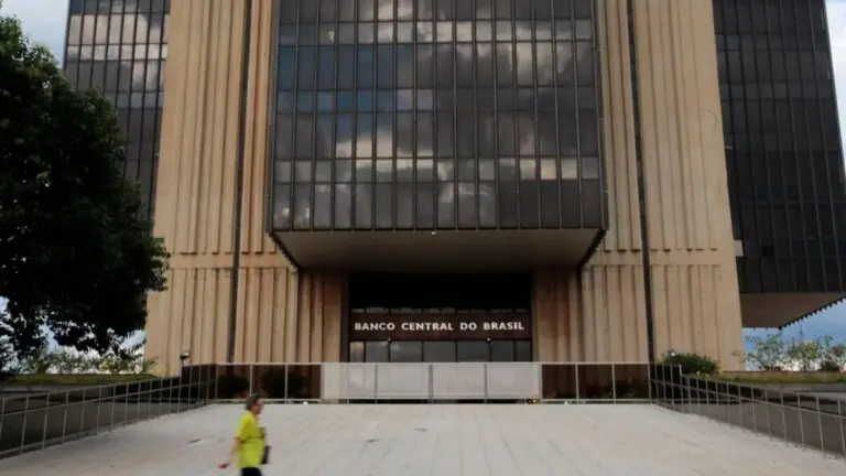 Taxa Selic cai para 11,75% na última reunião Copom de 2023