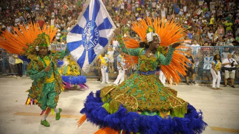Que horas é o desfile da Beija-Flor no 1º dia do grupo especial do RJ