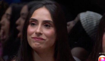 Discurso de Tadeu Schmidt na eliminação de Deniziane O resultado mostra uma virada da torcida nesse paredão. Nas redes sociais, os seguidores torciam pela permanência de Fernanda. Discurso de eliminação BBB 24 de Juninho completo Para anunciar que Deniziane foi a mais votado do paredão do Big Brother Brasil, Tadeu Schmidt preparou um discurso que dizia que a eliminação não seria uma resposta e que muita gente estava torcendo por ele. Ele também exaltou a participação da sister, que entrou no reality em busca de uma vida melhor para a família. Leia a íntegra do discurso da eliminação do BBB 24: Quem ainda está no BBB 24? A partir desta semana, o elenco do Big Brother Brasil conta com 16 participantes. Veja a lista completa de quem ainda está no BBB 24: discu