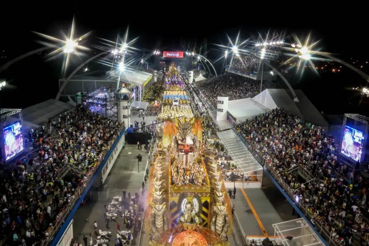 desfile da Gaviões da Fiel