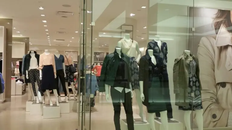 Vendas do varejo no Brasil sobem 1,7% em 2023, diz IBGE