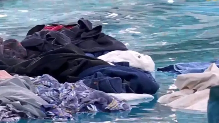 VÍDEO BBB 24: Leidy joga roupas de Davi na piscina