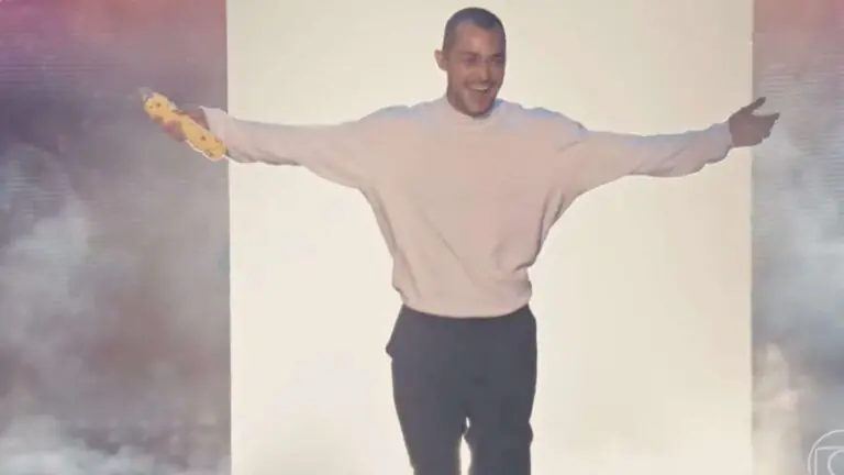 Quem saiu do Masked Singer hoje: Eduardo Sterblitch é desmascarado