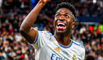 imagem mostra Vini junior comemorando gols do real madrid