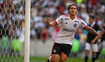 imagem mostra o jogador pedrinho na maior goleada do Flamengo no Vasco na história