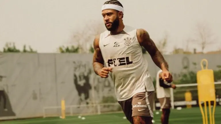 Antes do Corinthians, Memphis Depay jogou em quais times?