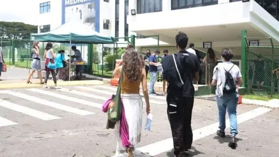 Que horas fecha o portão do Enem hoje (03/11/2024)