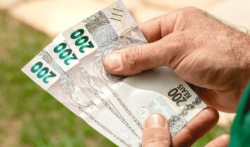 Projeção do Salário Mínimo em 2025