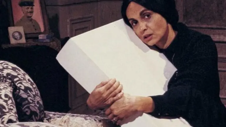 O que tinha na caixa da Perpétua em Tieta?