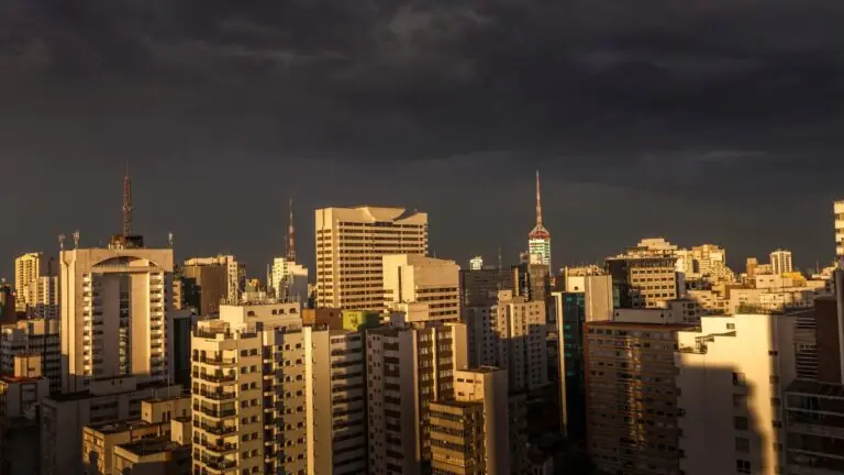 Chuva forte prova pontos de alagamentos em SP
