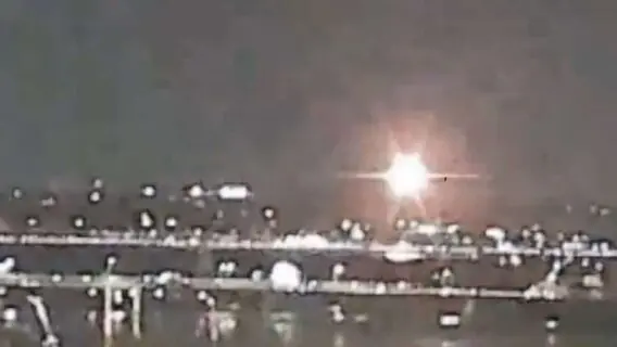 VÍDEO: helicóptero e avião colidem no ar nos Estados Unidos