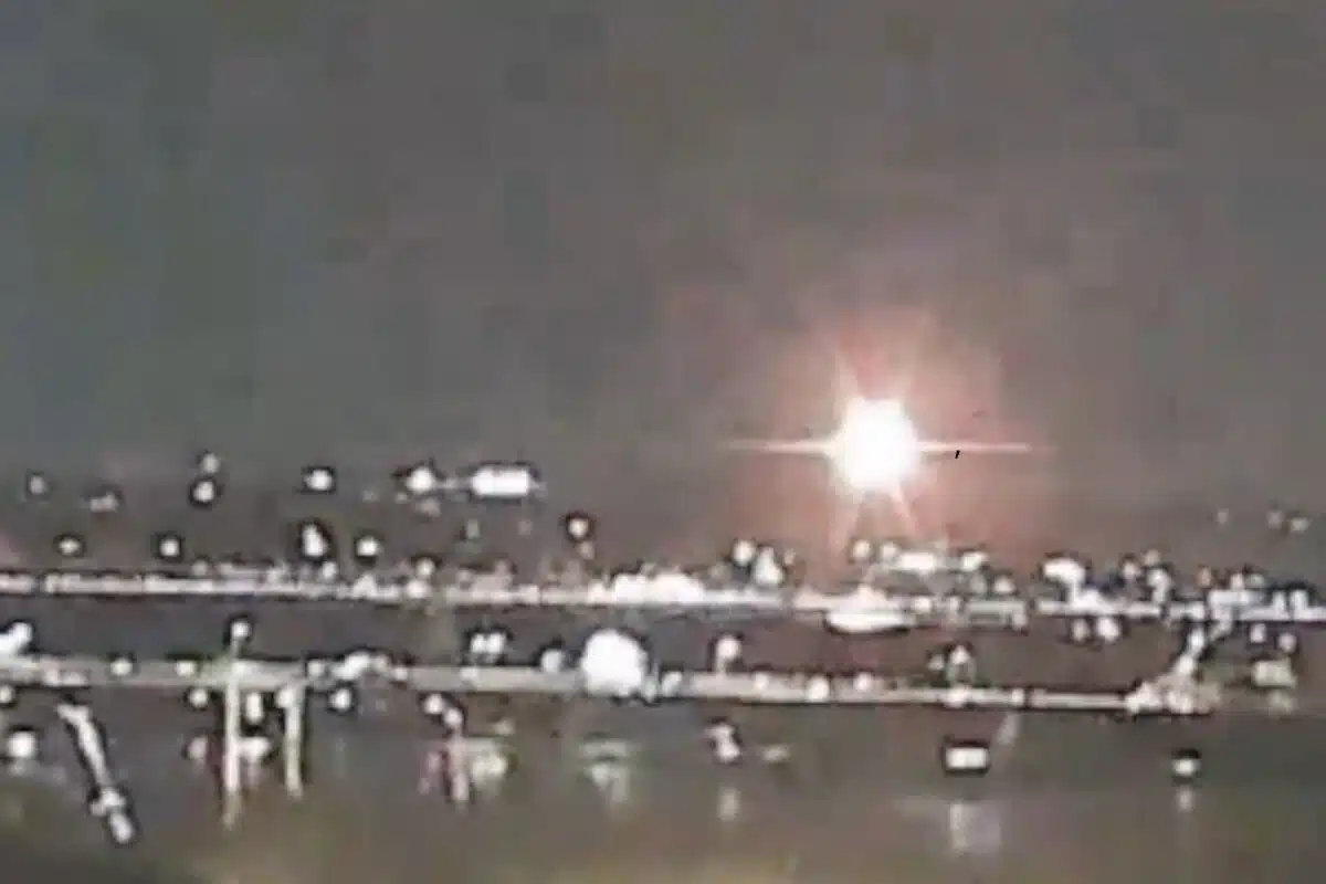 helicóptero e avião colidem no ar nos Estados Unidos